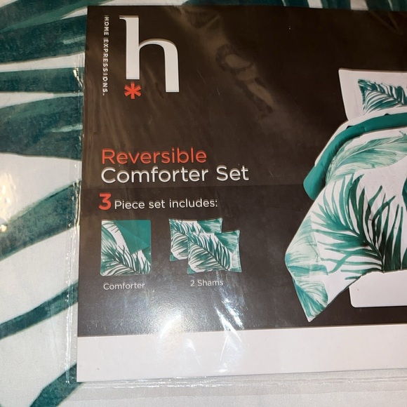 New.  King size reversible comforter set - Picture 2 of 6